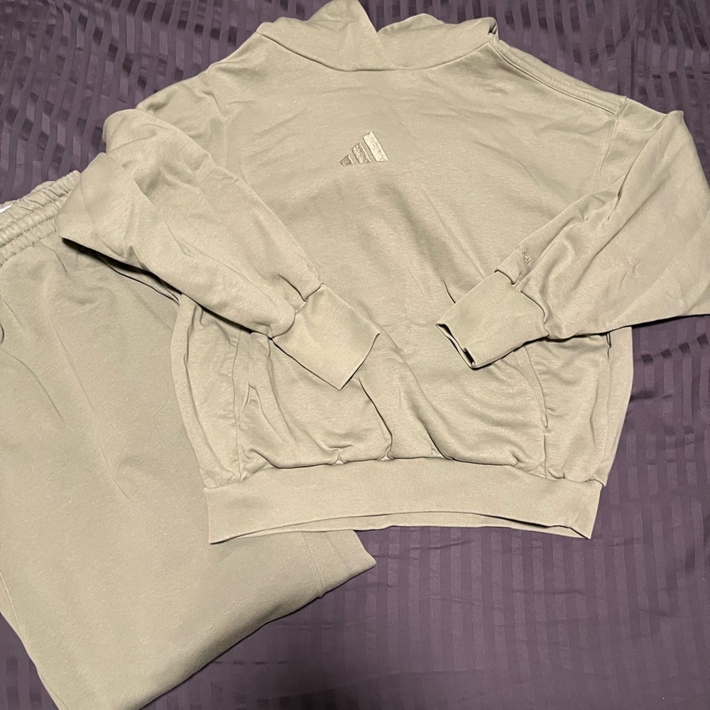 Adidas Light Green Sweatshirt and Pants Set Women’s Size Small